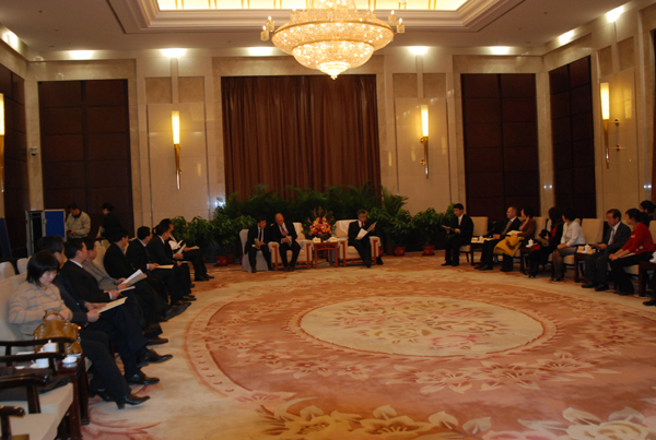 市外企協(xié)會召開2010年會長辦公會