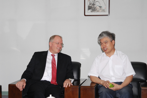 諾維信新任總裁柯銘先生拜訪市外企協(xié)會會長王樹培先生
